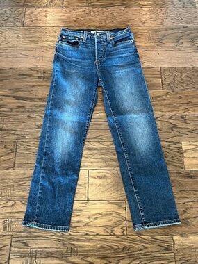 Levi’s Wedgie Straight High Rise Size 28
